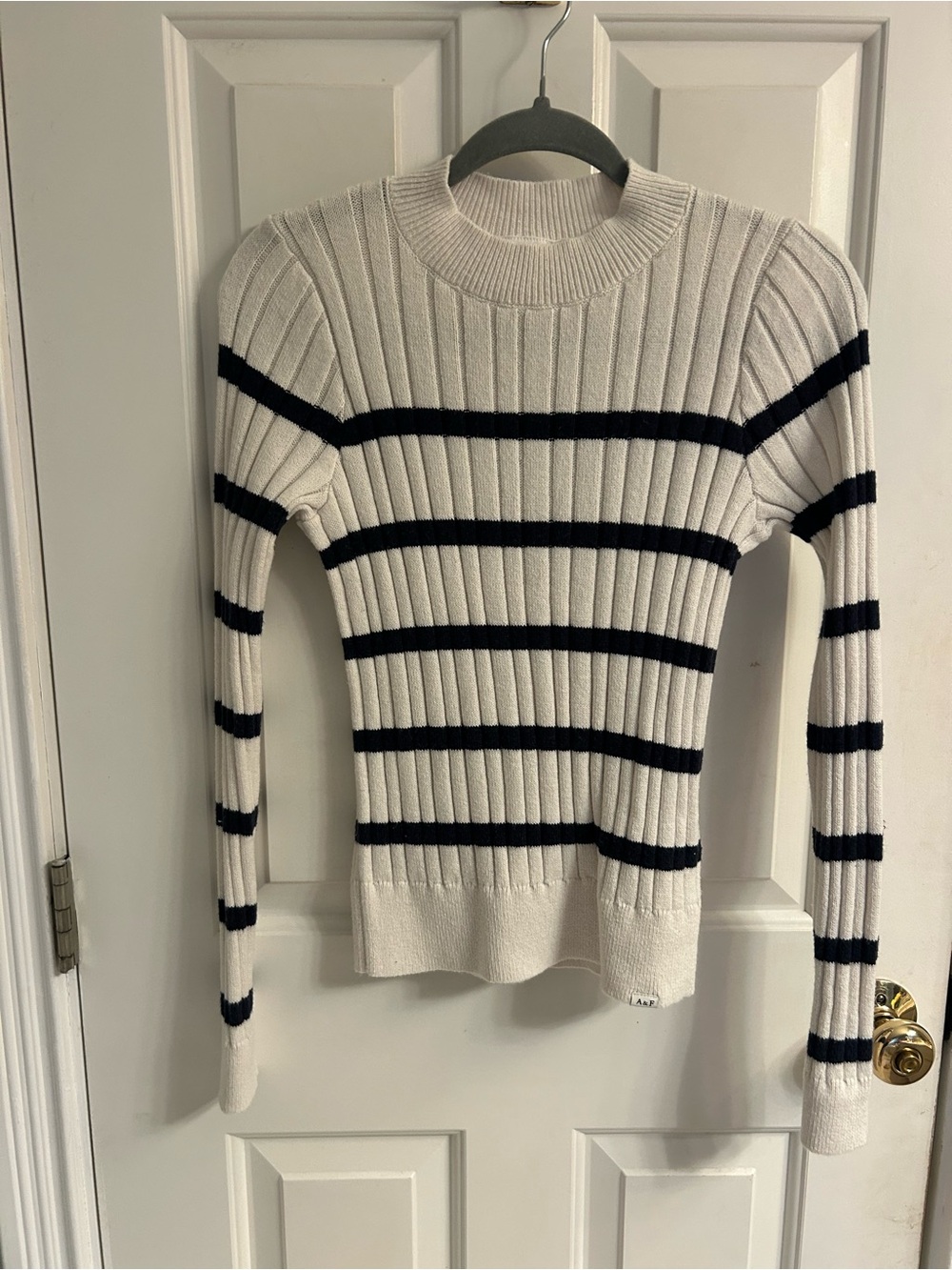 Girls abercrombie kids White and Navy Blue Ribbed Striped Crew Sweater